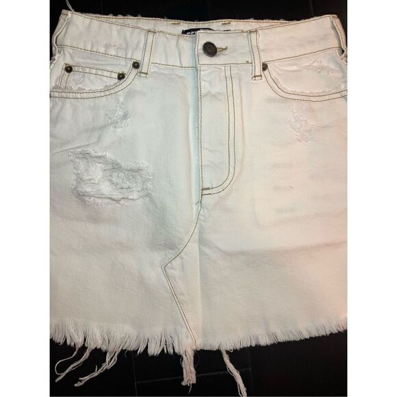New SER.O.YA Alli Distressed Skirt in Arizona White - Picture 6 of 13